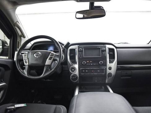 Used 2018 Nissan Titan SV w/ SV Convenience Package image 25