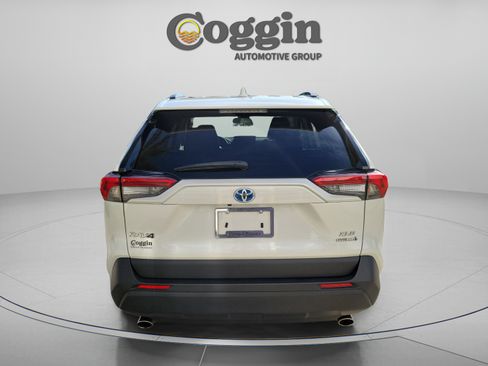 Used 2022 Toyota RAV4 XLE Premium AWD/4WD image 3