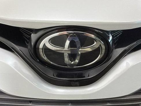 Used 2018 Toyota Camry XLE FWD image 8