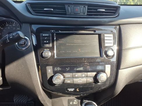 Used 2020 Nissan Rogue SV AWD/4WD image 11