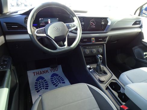 Used 2022 Volkswagen Taos SE w/ Panoramic Sunroof Package image 16