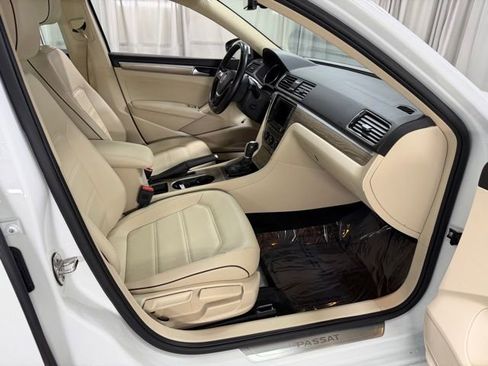 Used 2018 Volkswagen Passat 2.0T SE FWD image 7