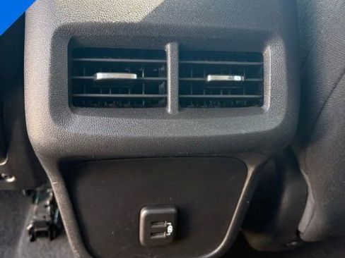 Used 2024 Chevrolet Equinox LT image 30