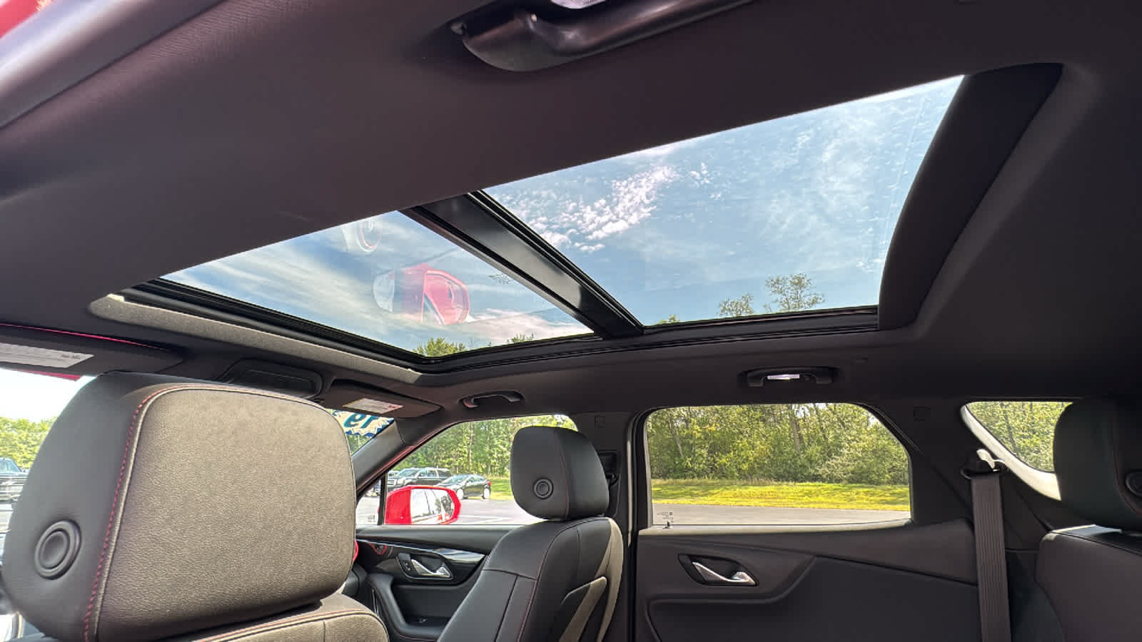 Certified 2019 Chevrolet Blazer RS w/ Sun and Wheels Package FWD image 30
