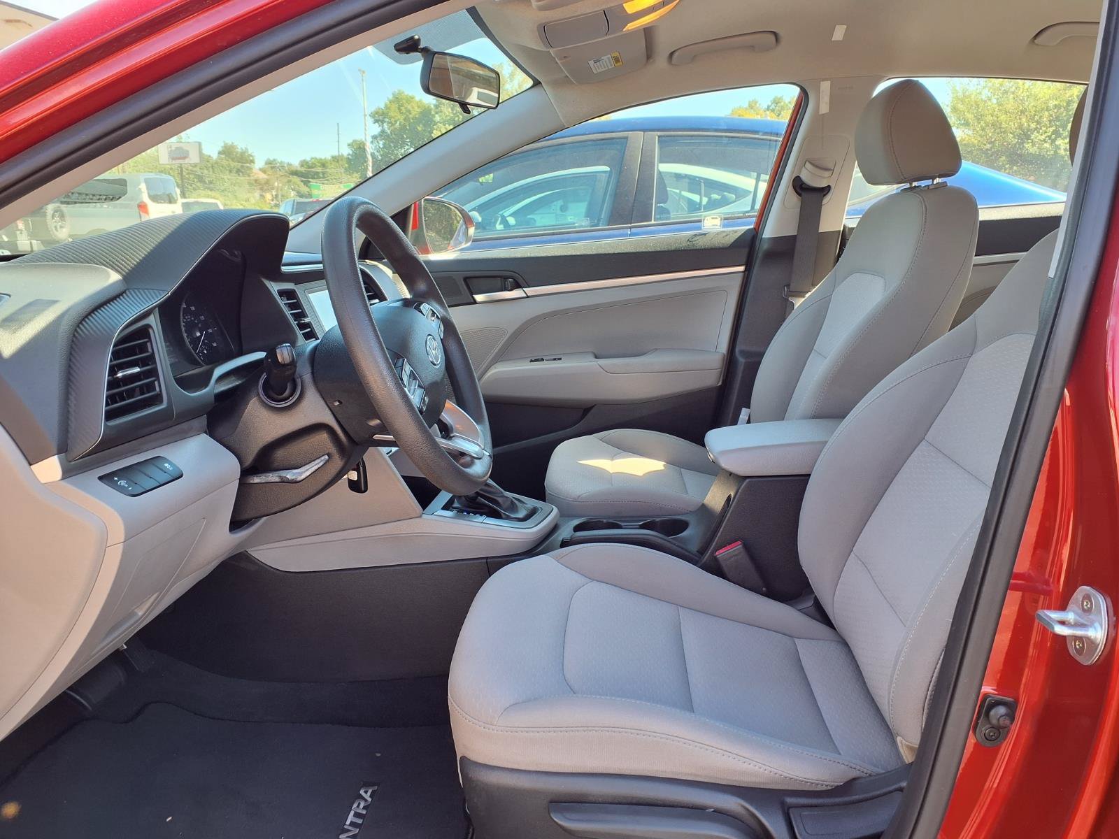 Used 2019 Hyundai Elantra SE FWD image 5