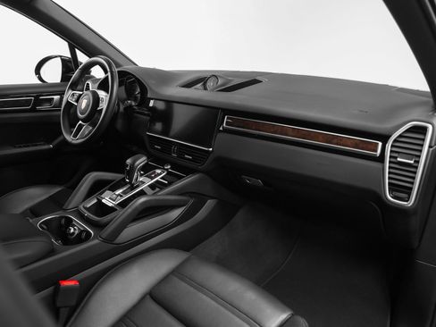 Certified 2023 Porsche Cayenne AWD/4WD image 22