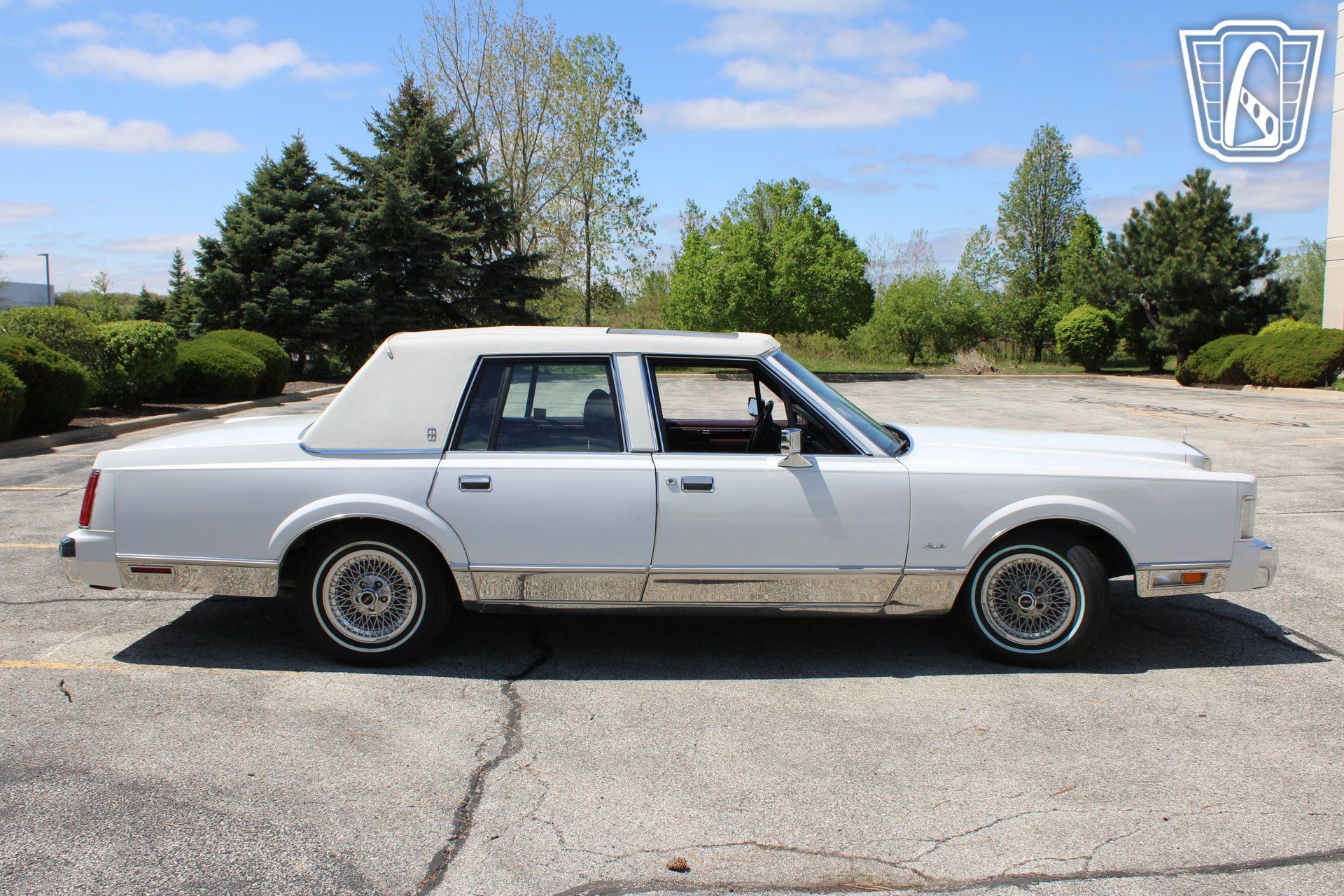 Used 1988 Lincoln Town Car Signature RWD image 16