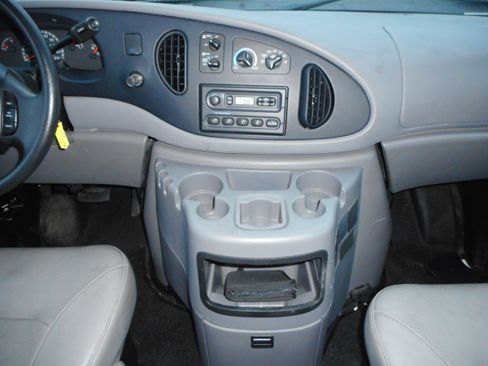 Used 2002 Ford E-350 and Econoline 350 XL image 26