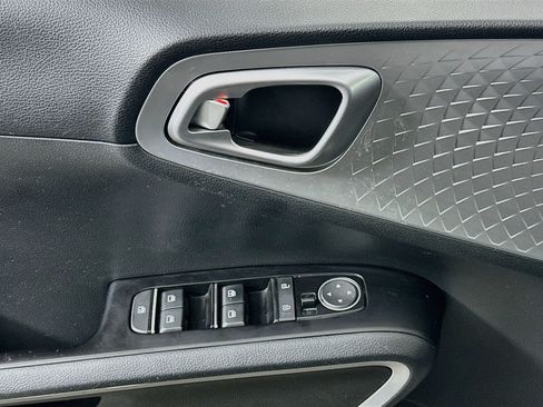 Used 2023 Kia Soul LX w/ LX Technology Package FWD image 15
