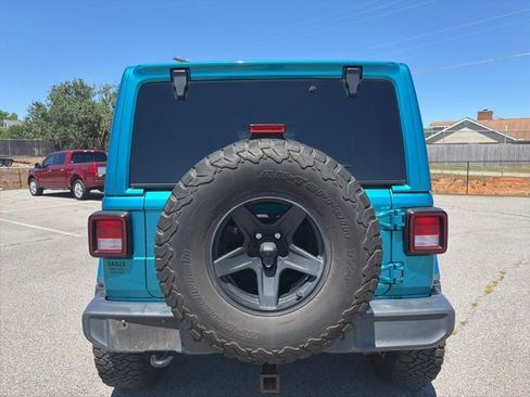 Used 2020 Jeep Wrangler Unlimited Sahara w/ Uconnect 4C Nav & Sound Group AWD/4WD image 4