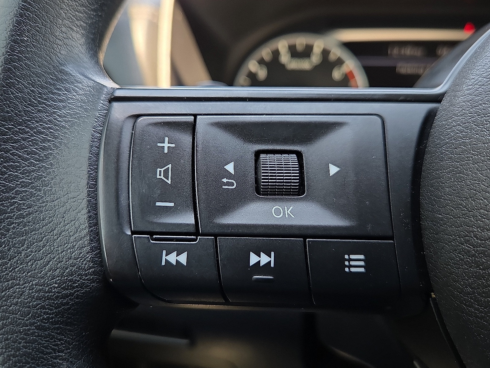 Used 2023 Nissan Rogue S FWD image 19