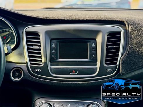 Used 2015 Chrysler 200 Limited w/ Convenience Group FWD image 8