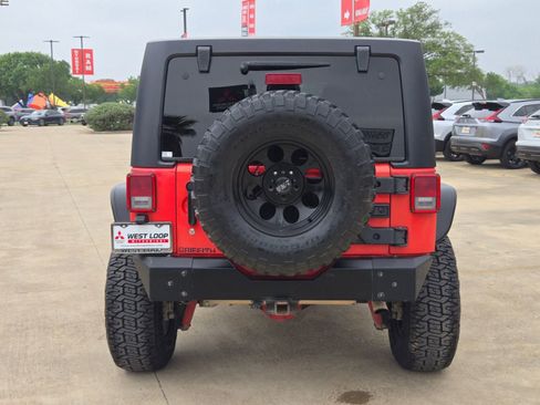 Used 2013 Jeep Wrangler Unlimited Rubicon w/ Connectivity Group AWD/4WD image 4
