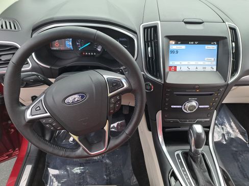 Used 2018 Ford Edge Titanium w/ Technology Package AWD/4WD image 16