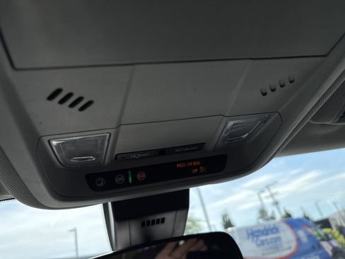 Used 2021 Chevrolet Equinox LT image 31