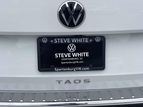 Certified 2023 Volkswagen Taos SE FWD image 9