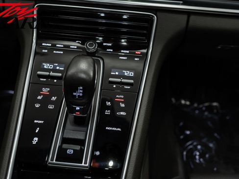 Used 2018 Porsche Panamera 4 image 43