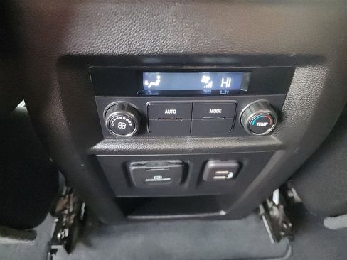 Used 2023 Chevrolet Traverse RS image 19