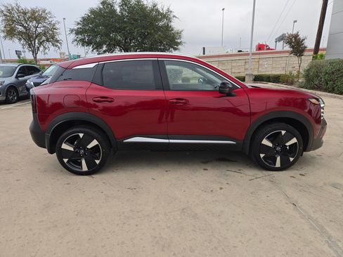 New 2026 Nissan Kicks SR image 2