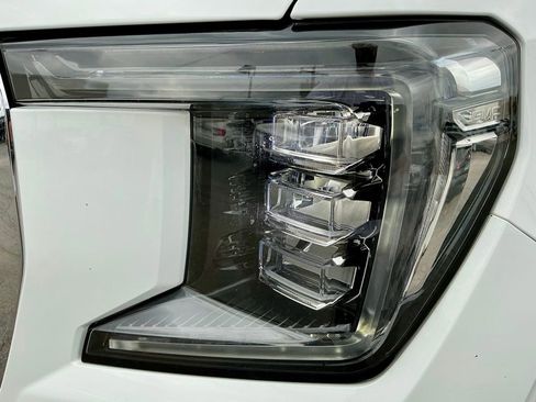Used 2023 GMC Yukon SLT AWD/4WD image 10