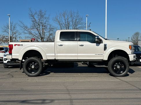 Used 2019 Ford F350 Platinum w/ Platinum Ultimate Package AWD/4WD image 3