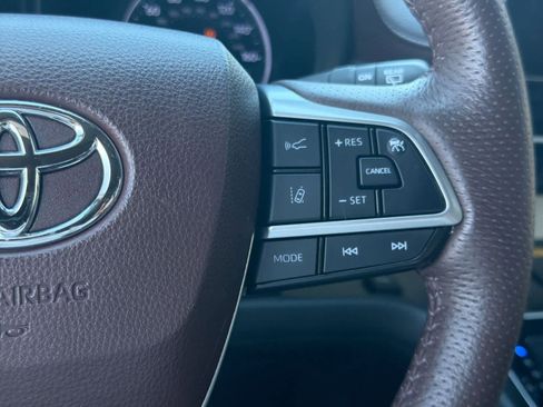 Used 2022 Toyota Sienna Platinum image 27