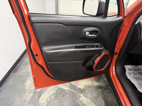 Used 2015 Jeep Renegade Trailhawk w/ Cold Weather Group AWD/4WD image 8