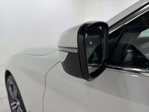 Certified 2023 BMW 530i xDrive w/ Premium Package AWD/4WD image 9