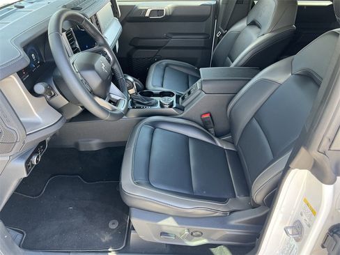 New 2025 Ford Bronco Outer Banks w/ Sasquatch Package image 19