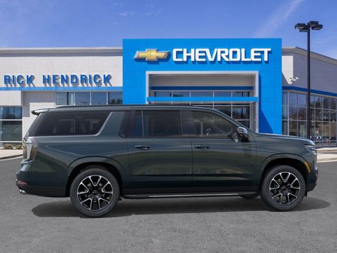 New 2026 Chevrolet Suburban RST image 7