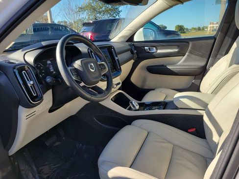 Used 2022 Volvo XC40 T4 Inscription w/ Protection Package image 21