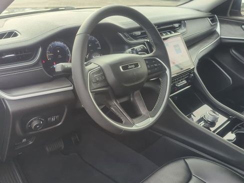 Used 2023 Jeep Grand Cherokee Limited w/ Luxury Tech Group II AWD/4WD image 12