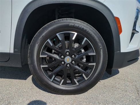 Used 2025 Chevrolet Traverse LT w/ Sun and Wheel Package image 11
