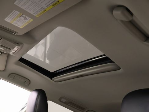 Used 2019 Nissan Armada SL w/ Premium Package image 17