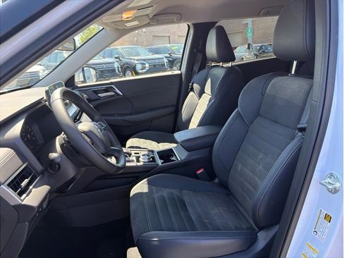 Used 2025 Mitsubishi Outlander SE AWD/4WD image 21