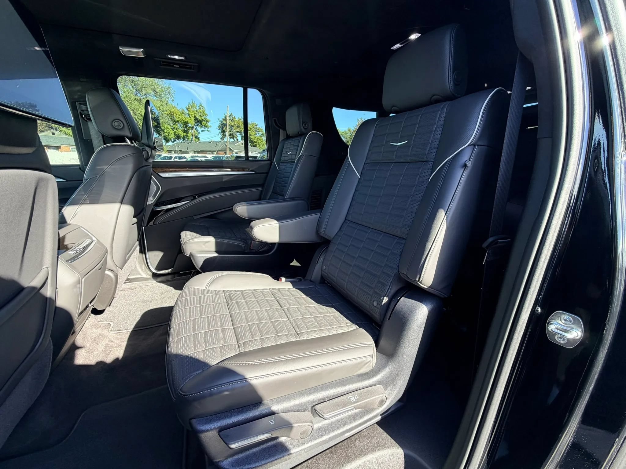 Used 2025 Cadillac Escalade ESV Sport Platinum AWD/4WD image 24