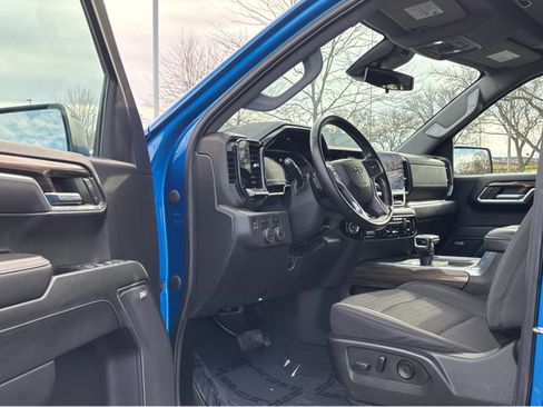 Used 2022 Chevrolet Silverado 1500 LT Trail Boss w/ Convenience Package II image 2