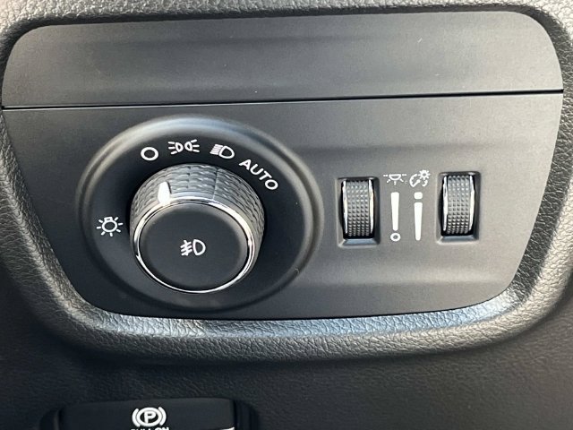 Used 2022 Jeep Grand Cherokee Overland AWD/4WD image 38
