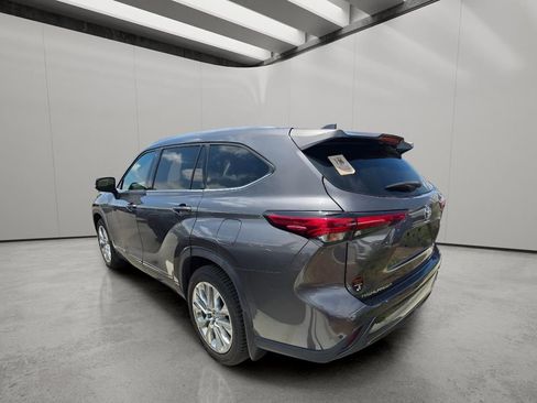 Used 2021 Toyota Highlander Limited AWD/4WD image 3