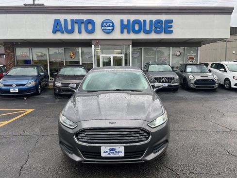 Used 2014 Ford Fusion SE FWD image 2