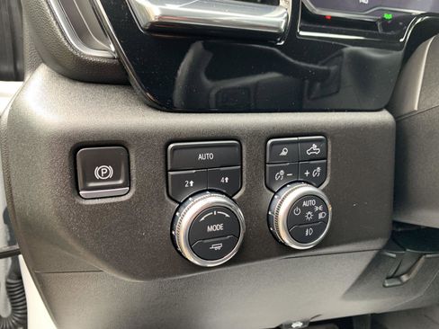 Used 2025 GMC Sierra 1500 SLT AWD/4WD image 10