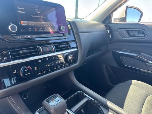 Used 2025 Nissan Pathfinder SV FWD image 20