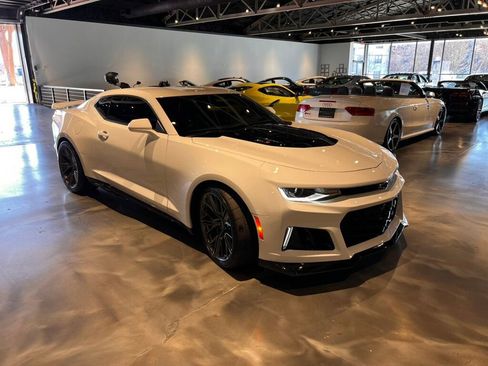 Used 2022 Chevrolet Camaro ZL1 image 7