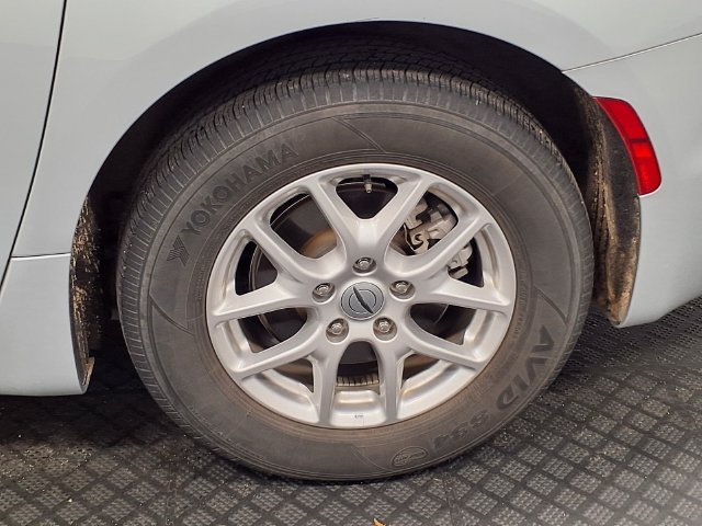 Used 2024 Chrysler Pacifica Touring-L FWD image 11