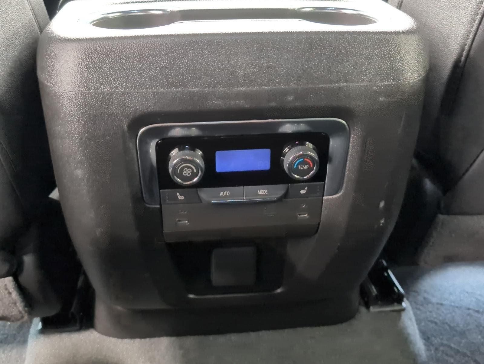Used 2025 Chevrolet Suburban Premier AWD/4WD image 22