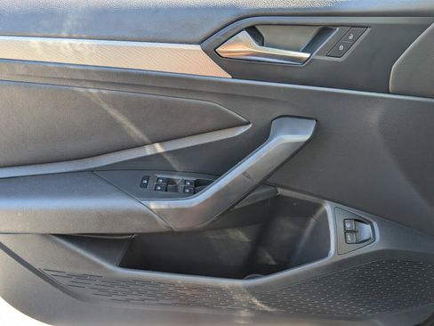 Used 2020 Volkswagen Jetta SE w/ SE Cold Weather Package image 28