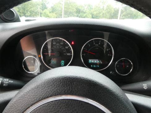Used 2014 Jeep Wrangler Sport w/ Quick Order Package 24S AWD/4WD image 17
