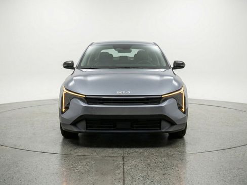 Used 2025 Kia K4 LXS image 2