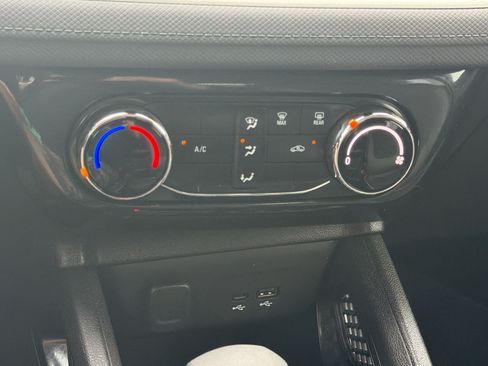 Used 2025 Chevrolet TrailBlazer LT FWD image 19