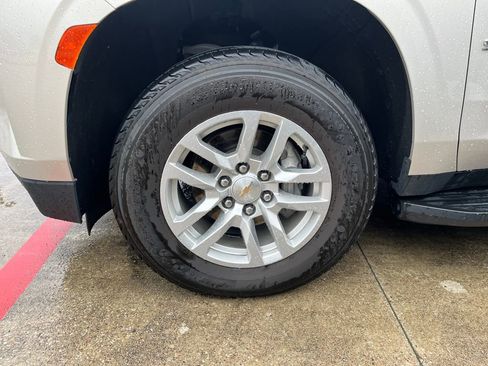 Used 2024 Chevrolet Suburban LT image 22